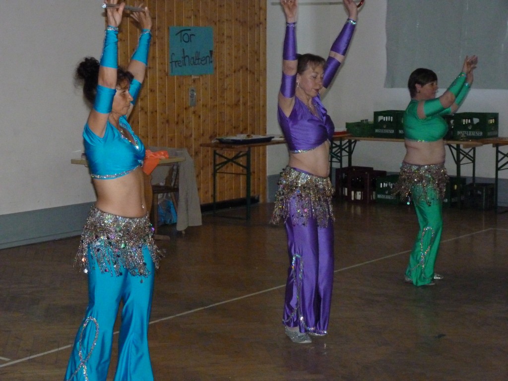 Vorführung unserer orientalischen Tanzgruppe „CoSaMa“.