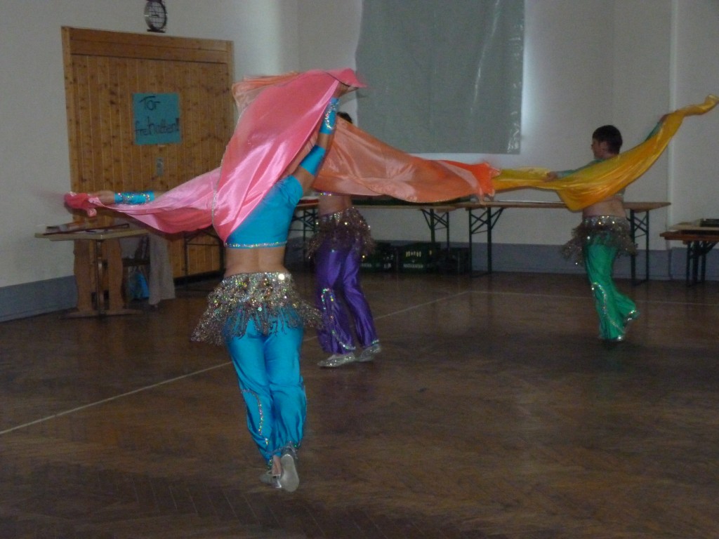 Vorführung unserer orientalischen Tanzgruppe „CoSaMa“.