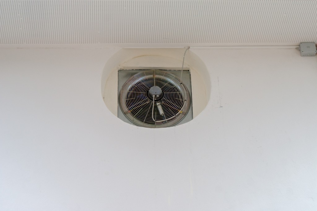 Der neue Ventilator zur Lüftung in der ETSV Halle.
